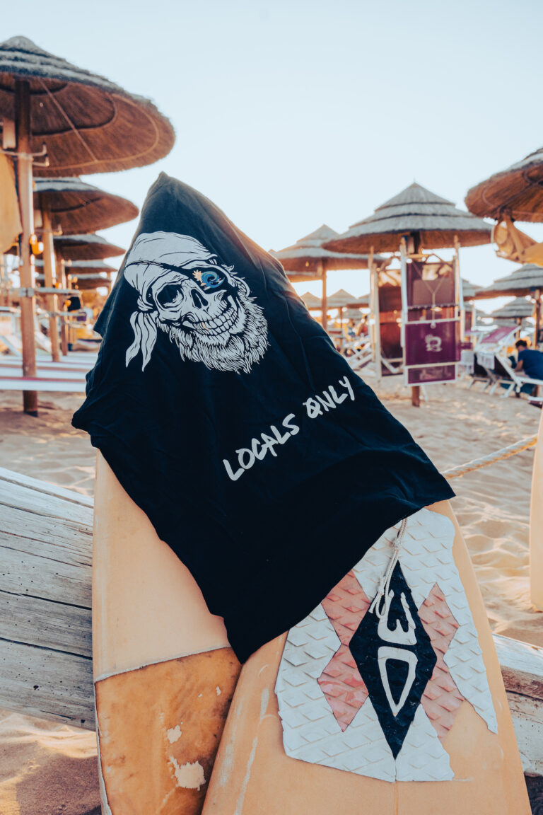 MERCHANDISING PIRATI E TAVOLA DA SURF